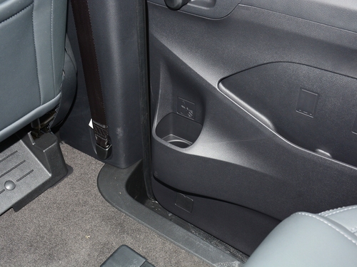 2021款 上汽大通G10 2.0T 自动精英版 柴油 7座