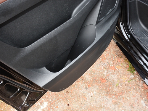 2021款 上汽大通G10 2.0T 自动精英版 柴油 7座