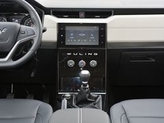 2019款 五菱宏光PLUS 1.5T 手动豪华型 7座