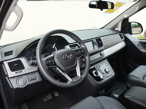 2021款 上汽大通G10 2.0T 自动精英版 柴油 7座