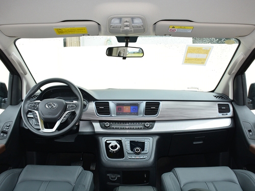 2021款 上汽大通G10 2.0T 自动精英版 柴油 7座