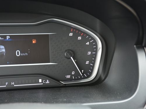 2021款 上汽大通G10 2.0T 自动精英版 柴油 7座