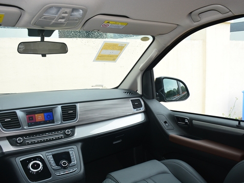 2021款 上汽大通G10 2.0T 自动精英版 柴油 7座