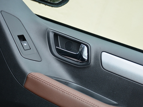 2021款 上汽大通G10 2.0T 自动精英版 柴油 7座