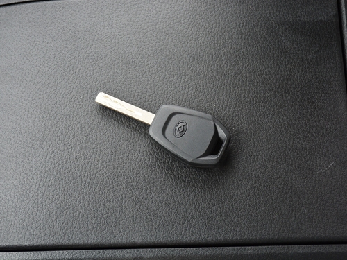 2021款 上汽大通G10 2.0T 自动精英版 柴油 7座