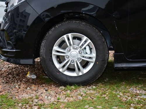 2021款 上汽大通G10 2.0T 自动精英版 柴油 7座