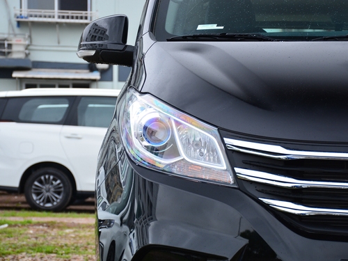 2021款 上汽大通G10 2.0T 自动精英版 柴油 7座