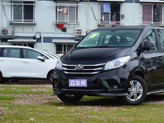 2021款 上汽大通G10 2.0T 自动精英版 柴油 7座