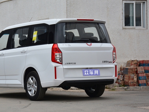 2019款 五菱宏光PLUS 1.5T 手动豪华型 7座