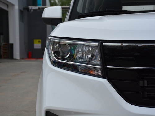 2019款 五菱宏光PLUS 1.5T 手动豪华型 7座