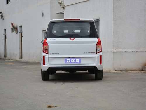 2019款 五菱宏光PLUS 1.5T 手动豪华型 7座