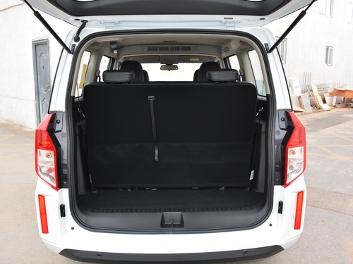 2019款 五菱宏光PLUS 1.5T 手动豪华型 7座