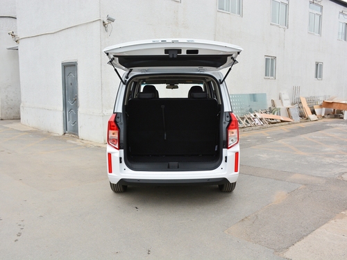 2019款 五菱宏光PLUS 1.5T 手动豪华型 7座