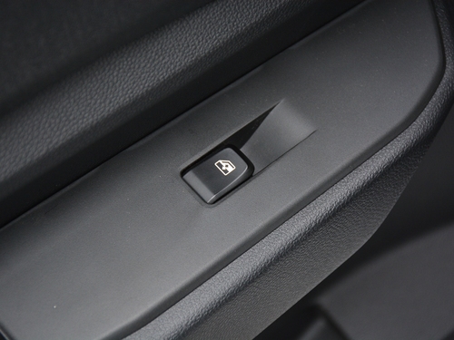 2019款 五菱宏光PLUS 1.5T 手动豪华型 7座