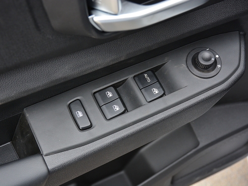 2019款 五菱宏光PLUS 1.5T 手动豪华型 7座