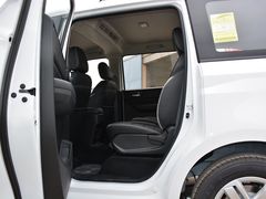 2019款 五菱宏光PLUS 1.5T 手动豪华型 7座