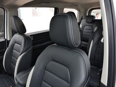 2019款 五菱宏光PLUS 1.5T 手动豪华型 7座