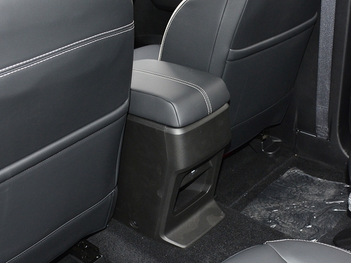 2019款 五菱宏光PLUS 1.5T 手动豪华型 7座