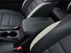 2019款 五菱宏光PLUS 1.5T 手动豪华型 7座