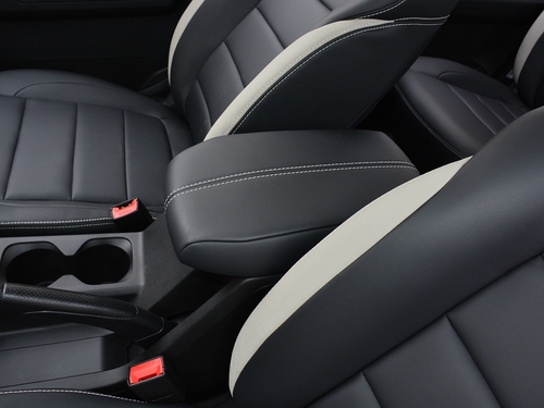 2019款 五菱宏光PLUS 1.5T 手动豪华型 7座