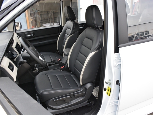 2019款 五菱宏光PLUS 1.5T 手动豪华型 7座