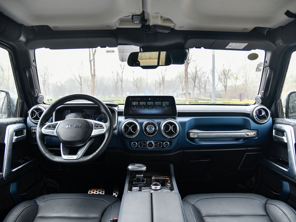 销量方面,北京bj40,在2024年02月份的销量为1692辆,近一年北京bj40的