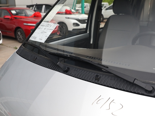 2021款 五菱荣光  1.5L加长基本型封窗车5座L3C