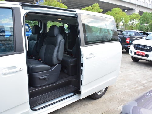 2022款 上汽大通 G10 2.0T 自动精英版 汽油 9座