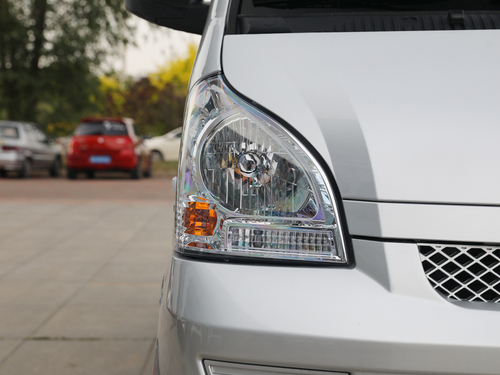 2021款 五菱荣光  1.5L加长基本型封窗车5座L3C