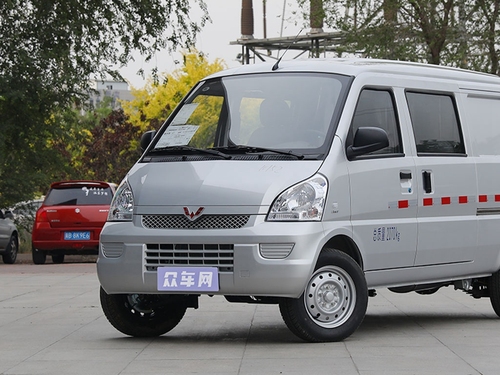 2021款 五菱荣光  1.5L加长基本型封窗车5座L3C