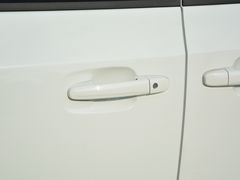 2022款 上汽大通 G10 2.0T 自动精英版 汽油 9座