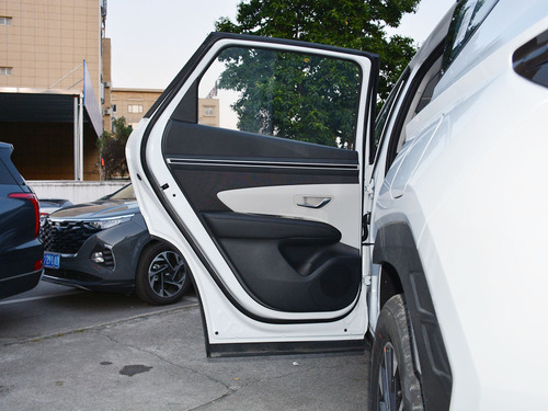 2022款  途胜L 2.0L 混动·尊贵版