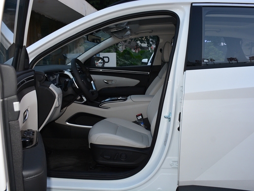 2022款  途胜L 2.0L 混动·尊贵版