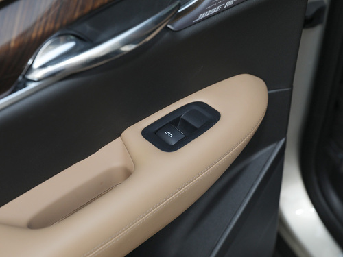 2022款 凯迪拉克XT6 2.0T 六座四驱铂金型