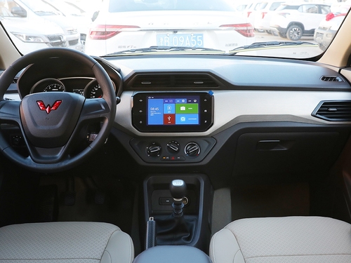 2021款 五菱宏光 1.5L改款 S舒适型LAR