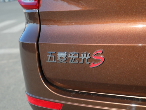 2021款 五菱宏光 1.5L改款 S舒适型LAR