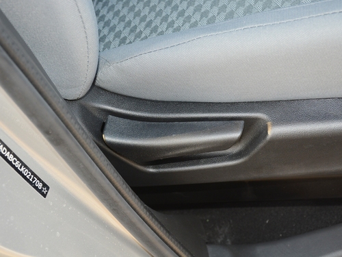 2021款 金杯海狮王 2.0L商务王系列舒享型标准顶9座1TZS