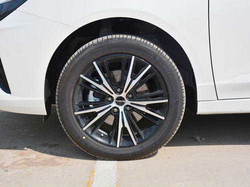 2021款 荣威Ei5 500 倾慕版