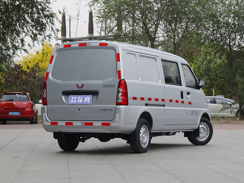 2021款 五菱荣光  1.5L加长基本型封窗车5座L3C