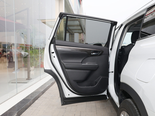 2022款 汉兰达 双擎 2.5L 四驱至尊版 7座