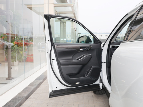 2022款 汉兰达 双擎 2.5L 四驱至尊版 7座