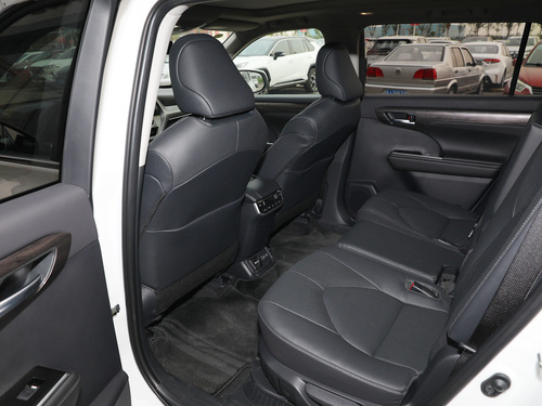 2022款 汉兰达 双擎 2.5L 四驱至尊版 7座