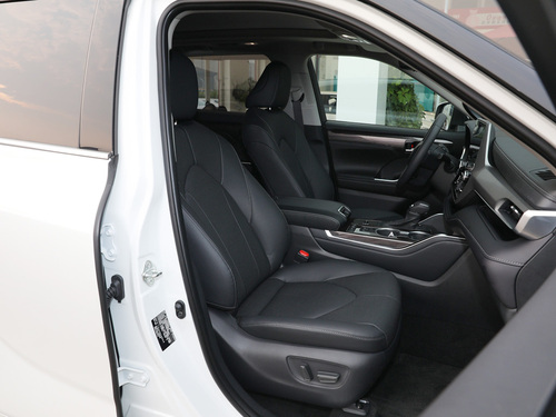 2022款 汉兰达 双擎 2.5L 四驱至尊版 7座