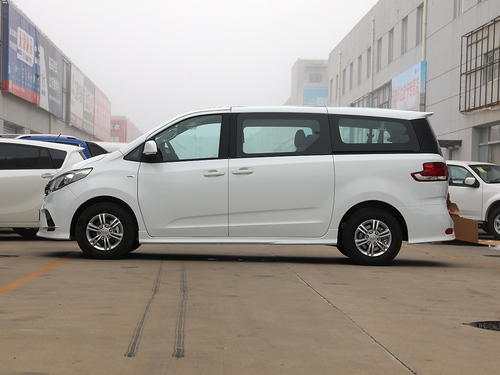 2022款 上汽大通 G10 2.0T 手动超值版 汽油 7座