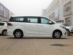 2022款 上汽大通 G10 2.0T 手动超值版 汽油 7座