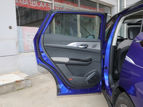 2020款 奔腾E01 空间曲率型