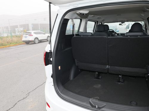 2022款 上汽大通 G10 2.0T 手动超值版 汽油 7座