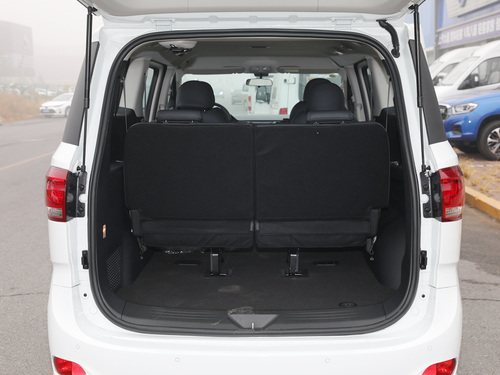 2022款 上汽大通 G10 2.0T 手动超值版 汽油 7座