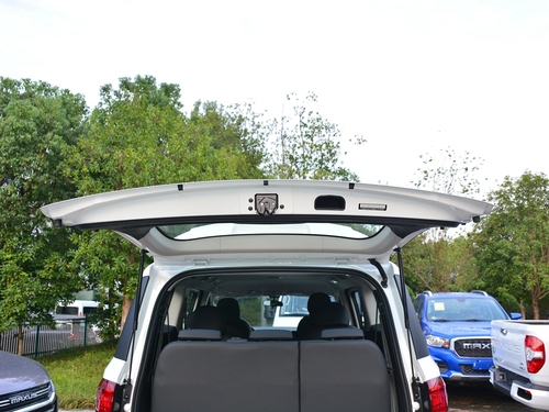 2022款 上汽大通 G10 2.0T 自动精英版 汽油 9座