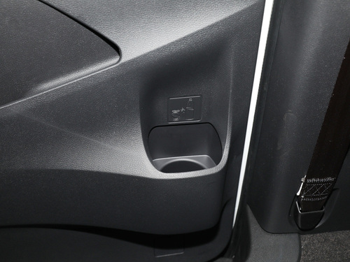 2022款 上汽大通 G10 2.0T 手动超值版 汽油 7座